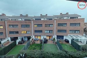 VENTA: Zizur Mayor (Urbanización Zizur): Dúplex ático 3h y 3 baños, garaje y trastero photo 0