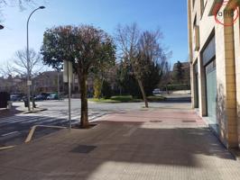 Urb. Zizur: Se alquila amplia Oficina con 2 despachos, almacén y aseo photo 0