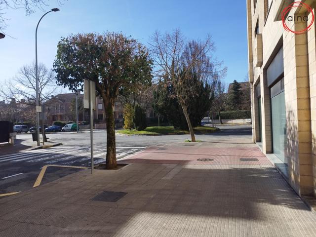 Urb. Zizur: Se alquila amplia Oficina con 2 despachos, almacén y aseo photo 0