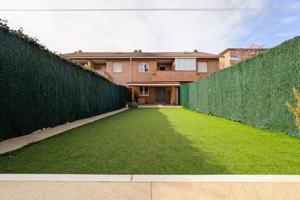 Zizur Mayor (Urb. Zizur):Adosado 4 habitaciones, 2 baños, 1 aseo, terraza, jardín, porche y txoko photo 0