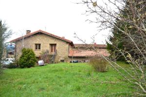 Iratxeta: Casa de pueblo reformada con 6 dormitorios, amplio jardín con barbacoa y chimenea photo 0