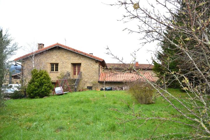 Iratxeta: Casa de pueblo reformada con 6 dormitorios, amplio jardín con barbacoa y chimenea photo 0