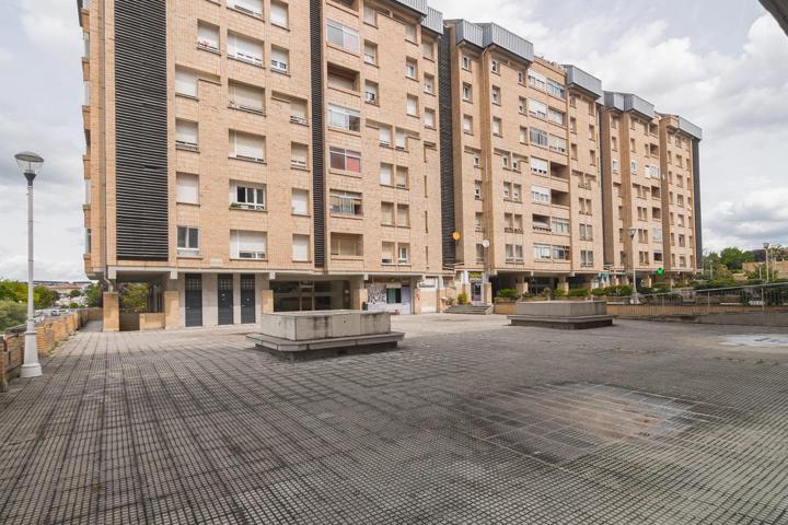Urbanización Zizur: Venta coqueto Apartamento 1 dormitorio, 1 baño y plaza de garaje photo 0