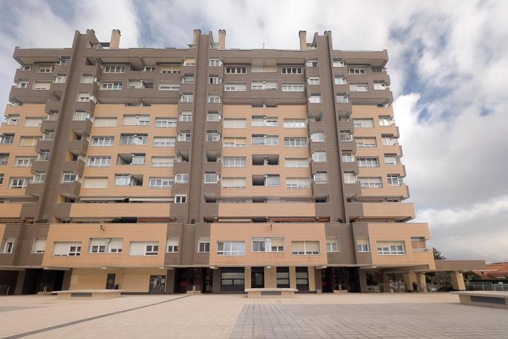 Urbanización Zizur: Santa Cruz (última Plaza): Exclusivo y Caprichoso Ático de 3 dormitorios y 1 baño a reformar con unas vistas impresionantes photo 0