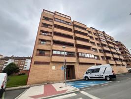 AMPLIO PISO CON TERRAZA Y GARAJE EN LA MEJOR ZONA DE BARAÑÁIN – JUNTO AL LAGO photo 0