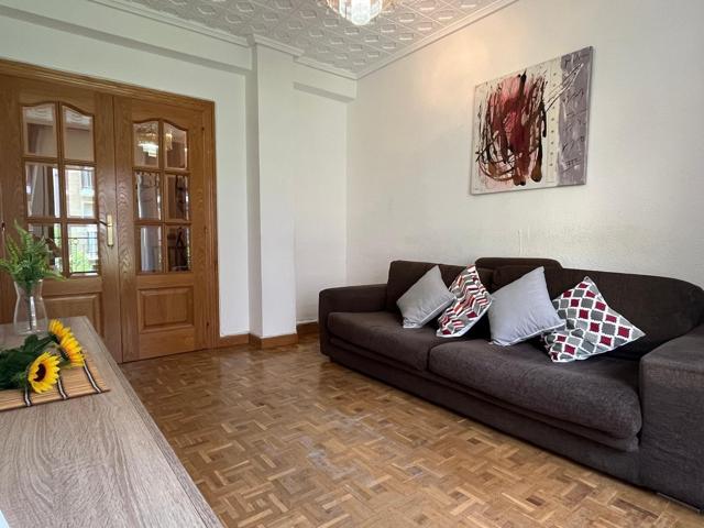 VIVIENDA PARA ENTRAR A VIVIR EN LA ROCHAPEA, ZONA SANTA ENGRACIA photo 0