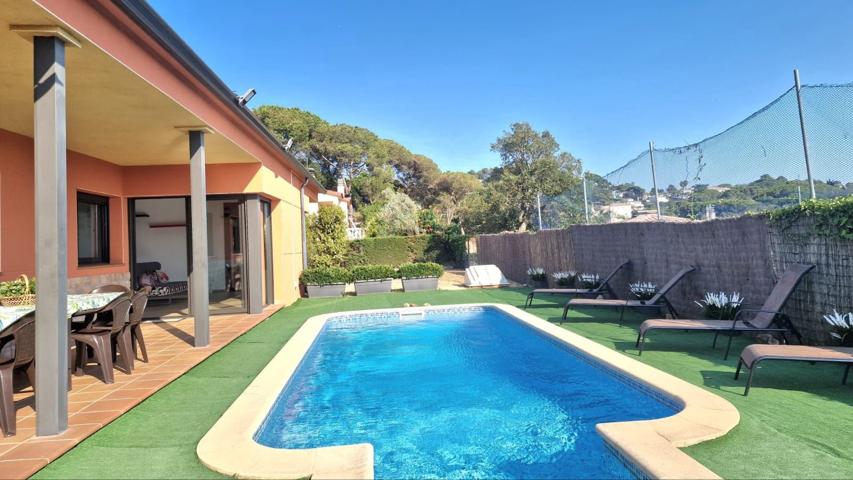 Villa En venta en Lloret de Mar photo 0