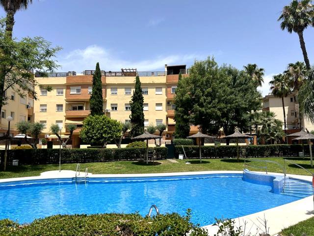 Junto a Hipercor photo 0