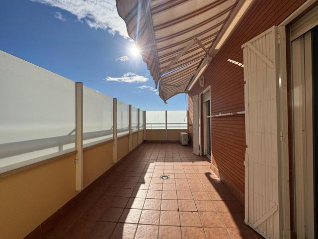 Vive la luz, el confort y el encanto de Calahonda en este piso único con terraza y parking exclusivo photo 0