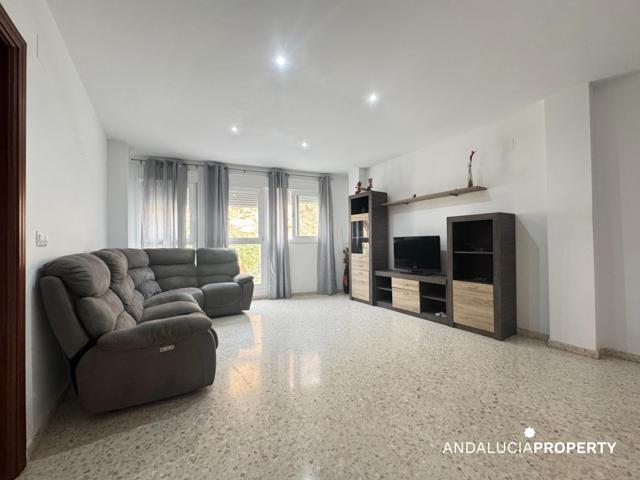OPORTUNIDAD DE COMPRA 4 DORMITORIOS EN CALAHONDA VIVIENDA VPO photo 0