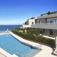 Vivienda unifamiliar de 3 dormitorios frente al mar en Vélez Málaga Costa, piscina comunitaria y garaje photo 0