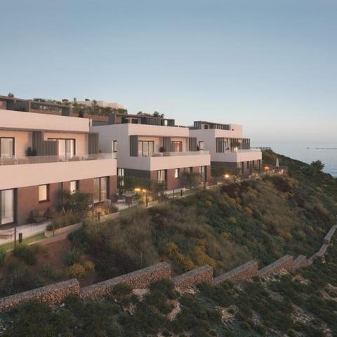 PROA – Vivienda unifamiliar de 3 dormitorios frente al mar en Lagos (Málaga), piscina comunitaria y garaje photo 0