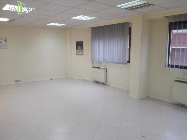En edificio del centro histórico destinado a oficinas photo 0