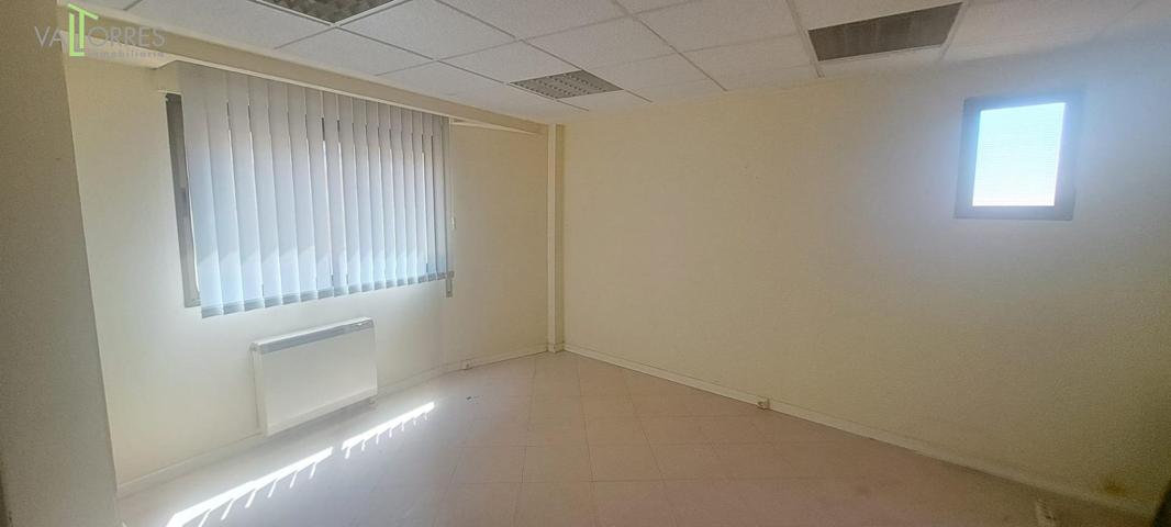 En edificio del centro histórico destinado a oficinas photo 0