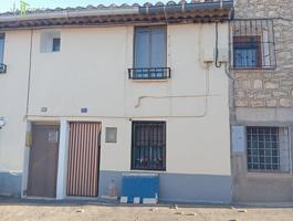 En Cella vivienda amueblada con amplio patio y garaje photo 0