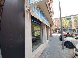 Estupendo local en alquiler, muy bien situado en calle comercial photo 0