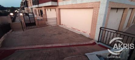 LOCAL COMERCIAL EN YUNCLER **NO SE PUEDE HACER CAMBIO USO** photo 0