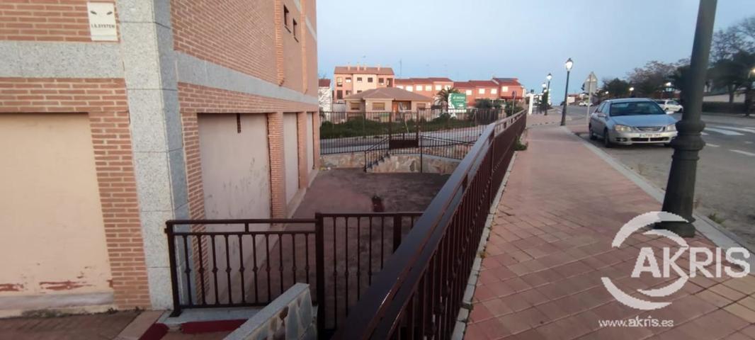 Local comercial en Yuncler photo 0
