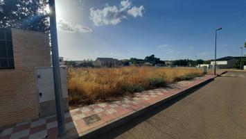 Parcela en venta en zona centro de Cobisa photo 0