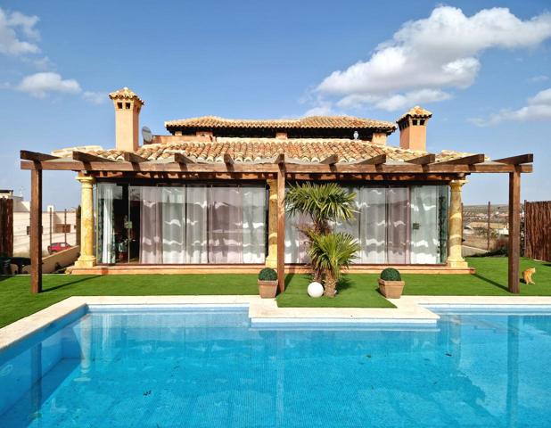 ¡VIVIENDA ÚNICA Y EXCLUSIVA EN LAYOS GOLF! photo 0