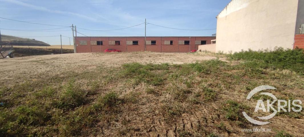 Suelo urbano de 2.696m² en Recas photo 0