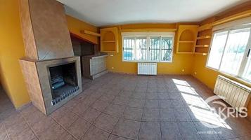 ¡¡VIVIENDA OKUPADA, NO SE PUEDE VISITAR!! FORMADA POR 2 CHALETS photo 0