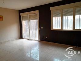 CHALET ADOSADO EN YUNCOS EN ZONA RESIDENCIAL photo 0