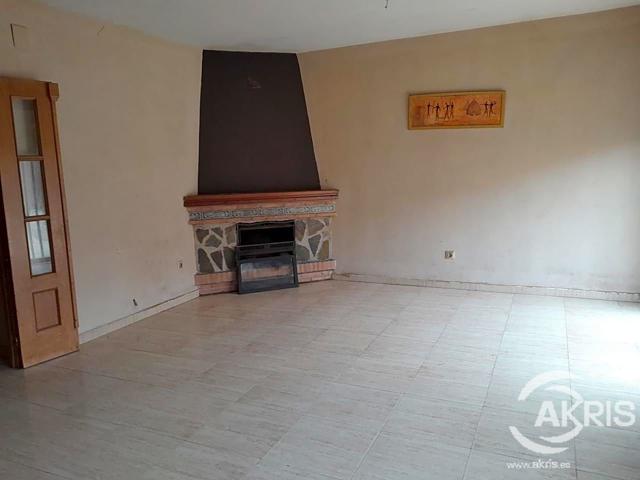CHALET ADOSADO EN YUNCOS EN ZONA RESIDENCIAL photo 0