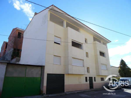 10 chalets y edificio de 6 pisos en venta en Recas photo 0