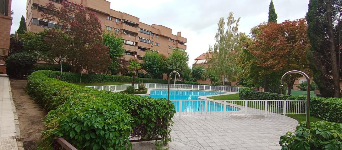 Amplio piso con una plaza de parking y trastero photo 0