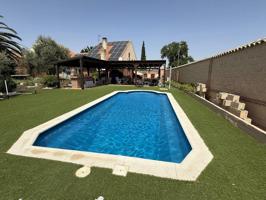 MAGNIFICIO CHALET ALTO STANDING EN URB A 4 KMS DE TOLEDO photo 0