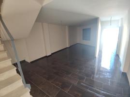 🏡 ¡Oportunidad única! Chalet adosado recién rehabilitado en venta en Turleque (Toledo) photo 0