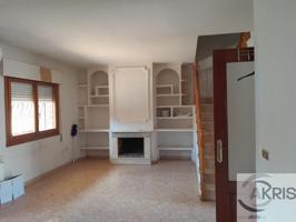 🏡 ¡Oportunidad en Yuncos! Casa unifamiliar con patio y garaje 🚗🌳 photo 0