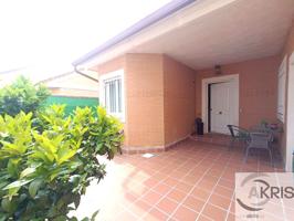 Pareado en venta en Nambroca de 240 m2 photo 0