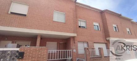 CHALET ADOSADO EN CHOZAS DE CANALES photo 0