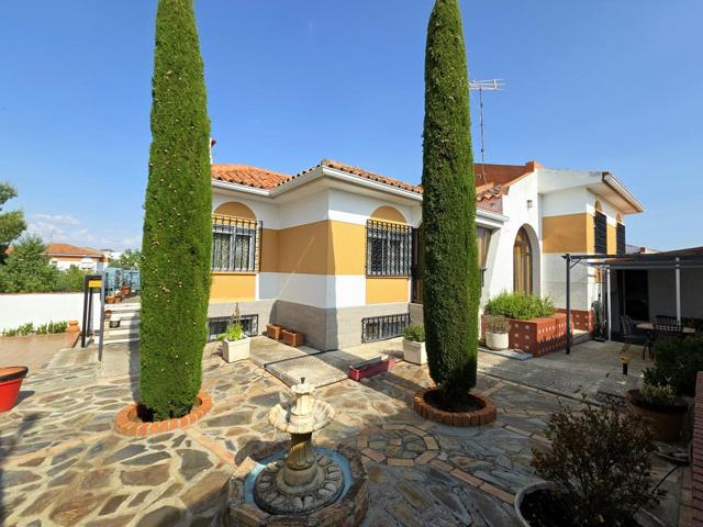 CHALET EN URBANIZACION CON ZONAS COMUNES photo 0