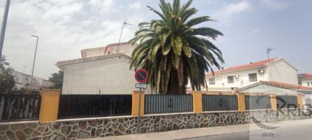 Chalet pareado de esquina con piscina en Cedillo del Condado photo 0