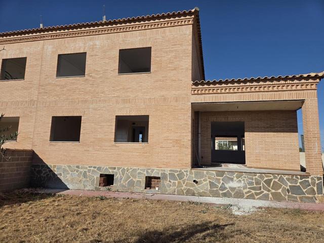 VIVIENDA UNIFAMILIAR PAREADA EN COBISA photo 0