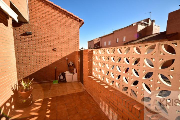 Fantástico chalet de 4 dormitorios para entrar a vivir en Chozas de Canales photo 0