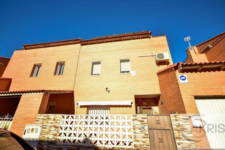 Fantástico chalet de 4 dormitorios para entrar a vivir en Chozas de Canales photo 0