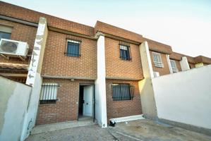 Chalet Adosado en Añover de Tajo photo 0