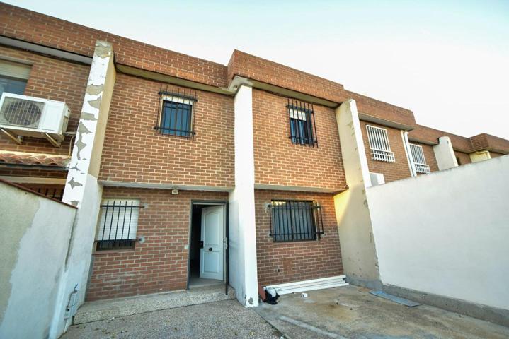 Chalet Adosado en Añover de Tajo photo 0