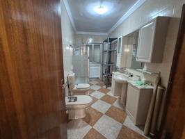 Amplia vivienda de 4 dormitorios con terraza y balcón · 159 m² · Muy luminosa photo 0