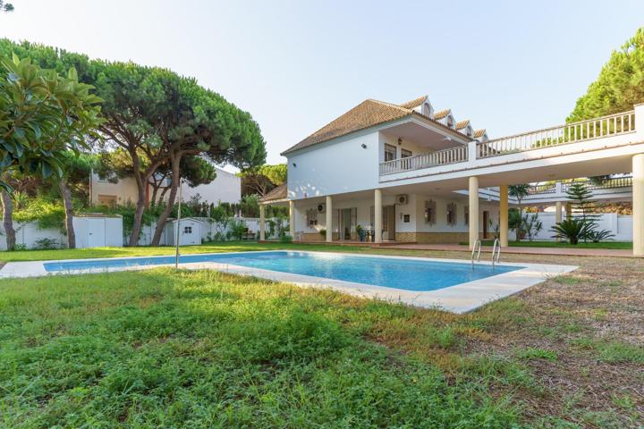 Exclusivo chalet independiente en Mazagón, a solo 400 metros de la playa photo 0