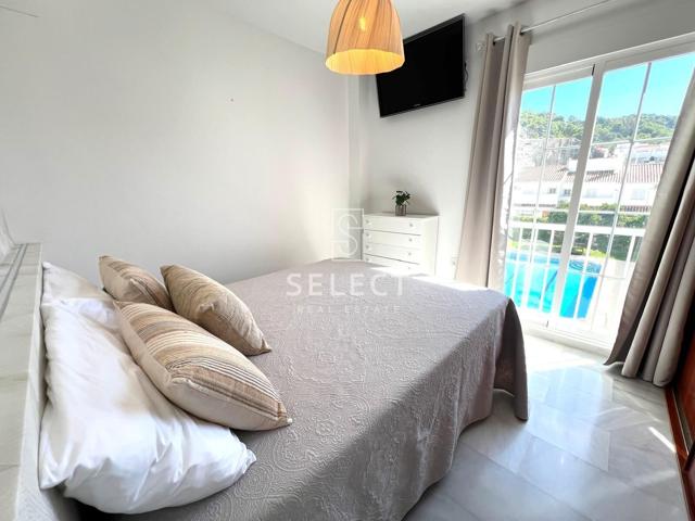 Acogedor apartamento en primera línea de playa con terraza y garaje en La Herradura. photo 0