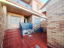 Chalet adosado en venta en Carranque photo 0