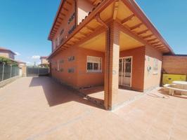 Chalet pareado en alquiler en Carranque photo 0