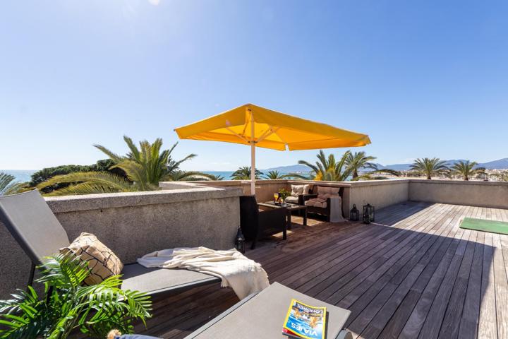EXCLUSIVO ATICO DE CASI 300 M2 EN PRIMERA LINEA DE MAR JUNTO AL PUERTO DE CAMBRILS photo 0