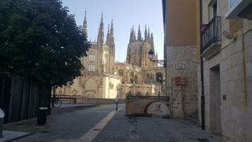 En Burgos, frente La Catedral. Restaurante en funcionamiento con aforo para 85 comensales photo 0