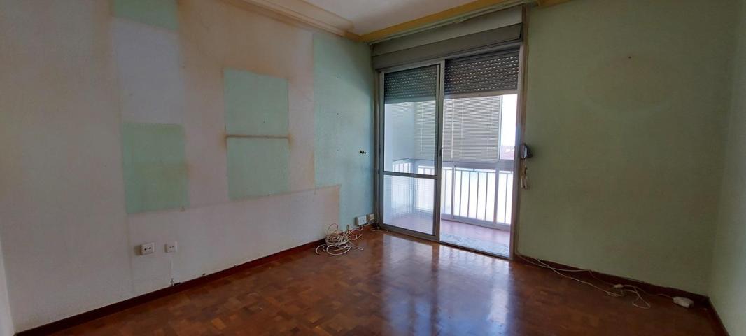 En Aranda de Duero, piso de dos dormitorios amplio para reformar. Ideal Inversión photo 0